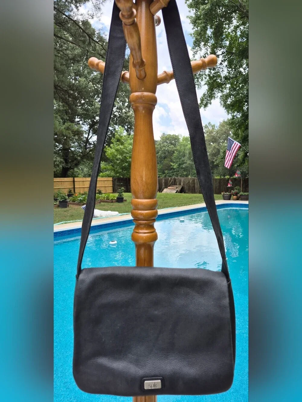 The SAK Leather Crossbody Handbag Messenger Style Satchel Shoulder Bag Black Med